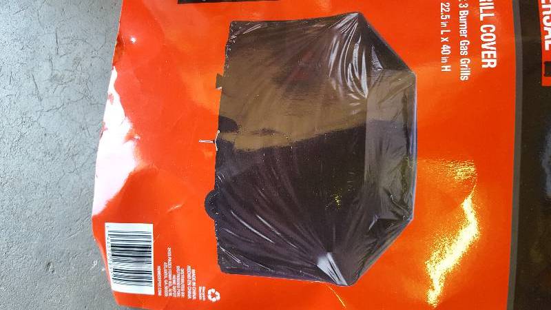 lot 32 image: Lot of 2 Grill covers