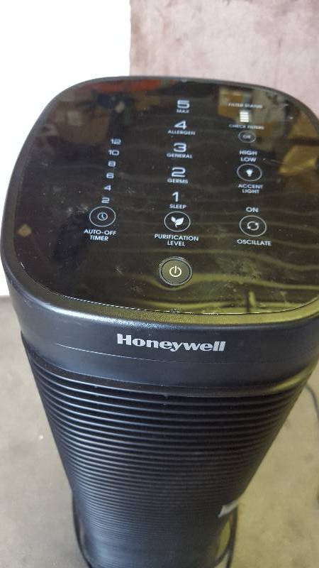 lot 97 image: Honeywell Air Genious Air Purifier