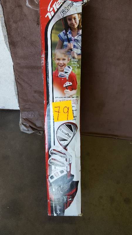lot 79 image: Future Pro Boys Set of 6 - Golf Clubs and Bag