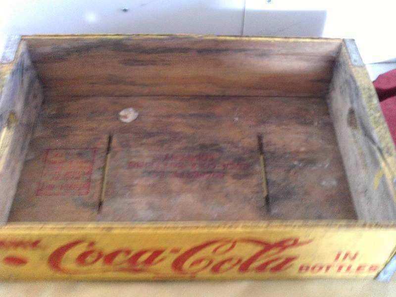 lot 3 image: VINTAGE WOODEN COCA COLA FLAT