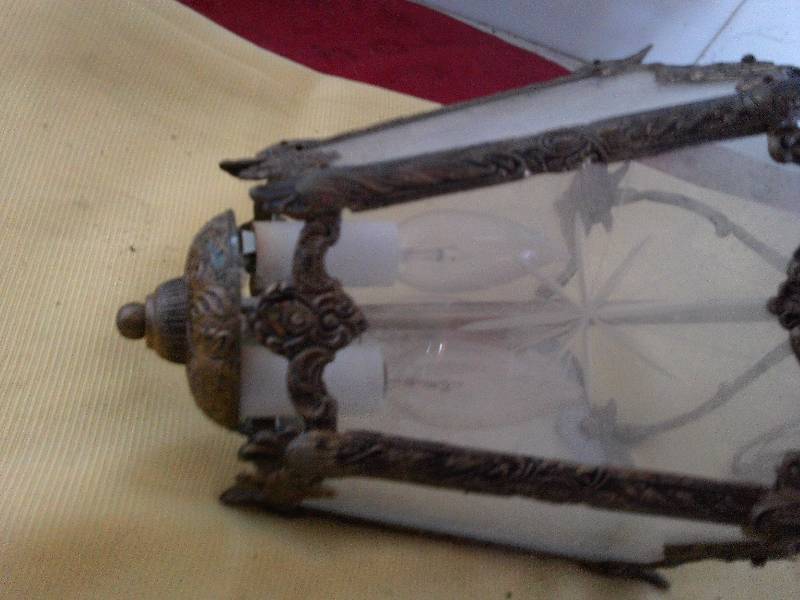 lot 7 image: VINTAGE BRASS AND GLASS HANGING LAMP