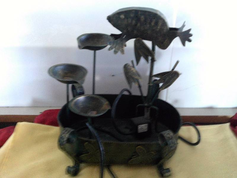lot 15 image: VINTAGE FROG WATER FOUNTAIN