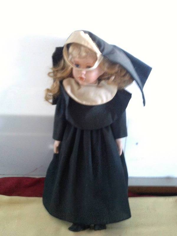 lot 37 image: VINTAGE COLLECTIBLE DOLL