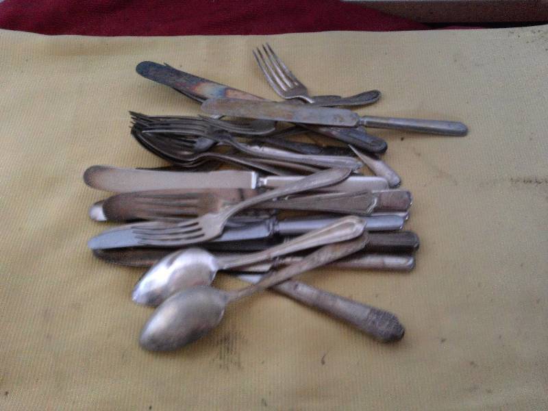 lot 38 image: VINTAGE SILVER WARE