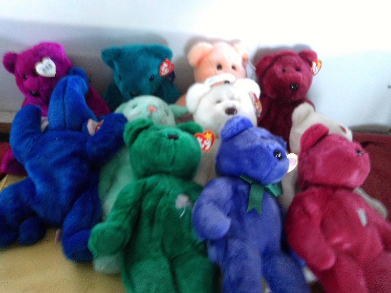 lot 39 image: 11 LARGE COLLECTIBLE BEANIE BABYS