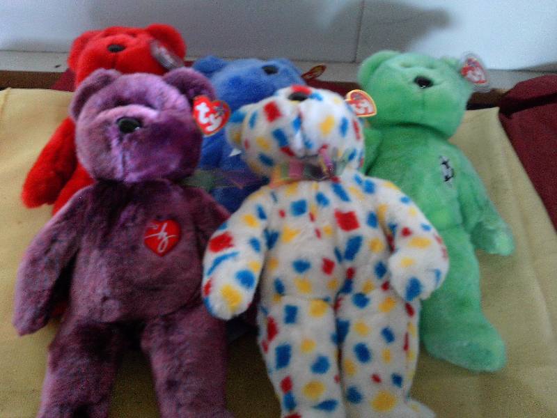 lot 43 image: COLLECTIBLE LARGE BEANIE BABYS