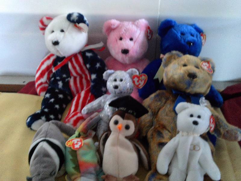lot 44 image: COLLECTIBLE BEANIE BABYS
