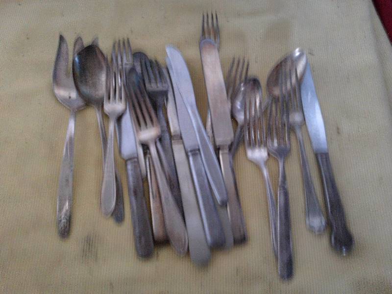 lot 45 image: VINTAGE SILVER WARE