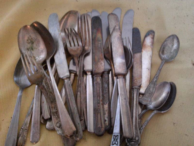 lot 48 image: VINTAGE SILVER WARE