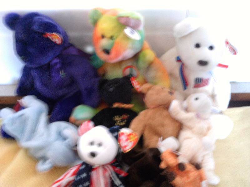 lot 49 image: COLLECTIBLE BEANIE BABYS