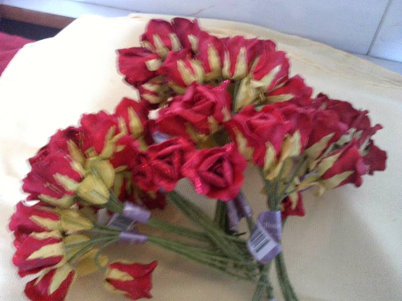 lot 52 image: crafting flowers