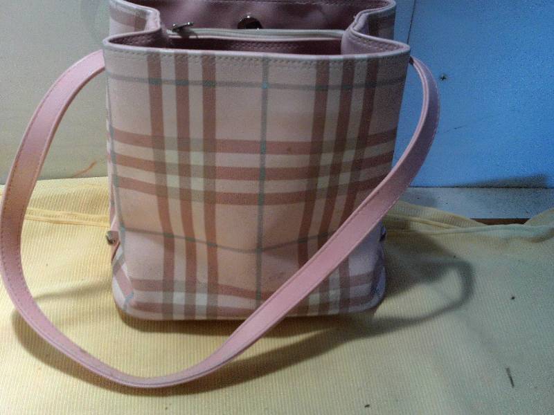 lot 86 image: PINK hand bag