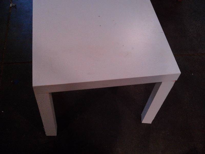 lot 107 image: small table
