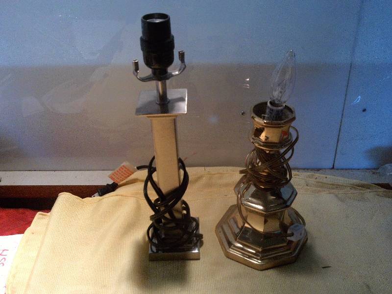 lot 111 image: 2 table lamps