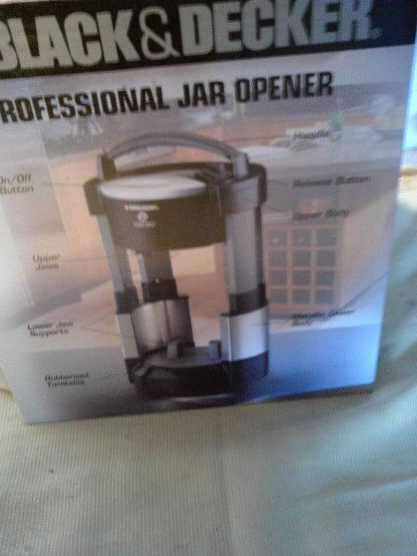 lot 112 image: black n decker jar opener