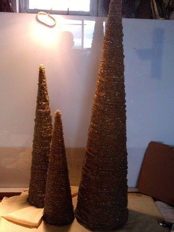 lot 113 image: 3 stackable decrative trees