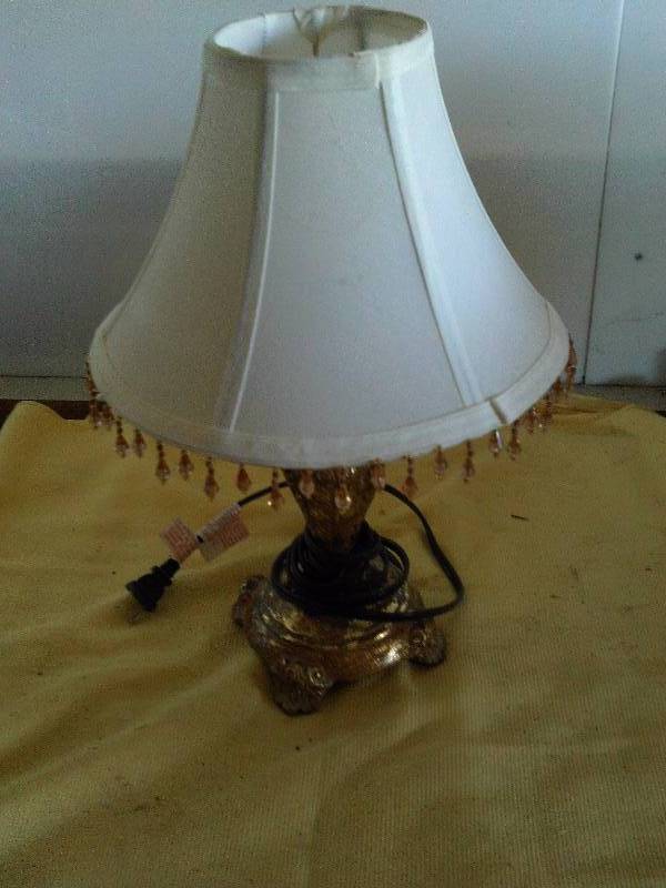 lot 116 image: vintage lamp