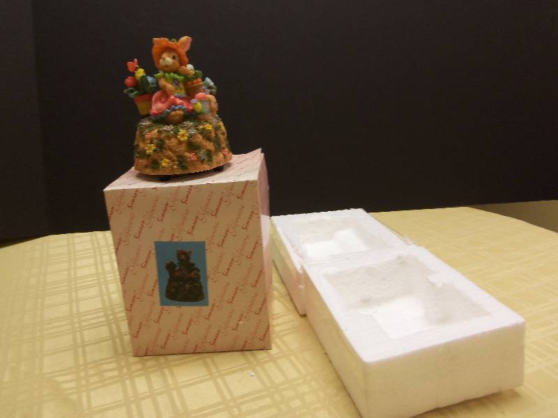 Bunny Dcor - Music Box