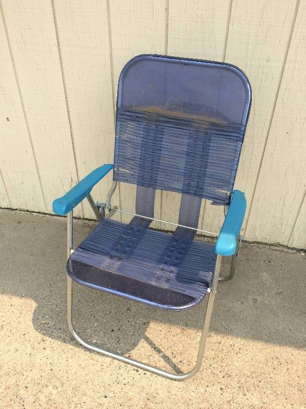 lot 36 image: Folding Lawn Chair