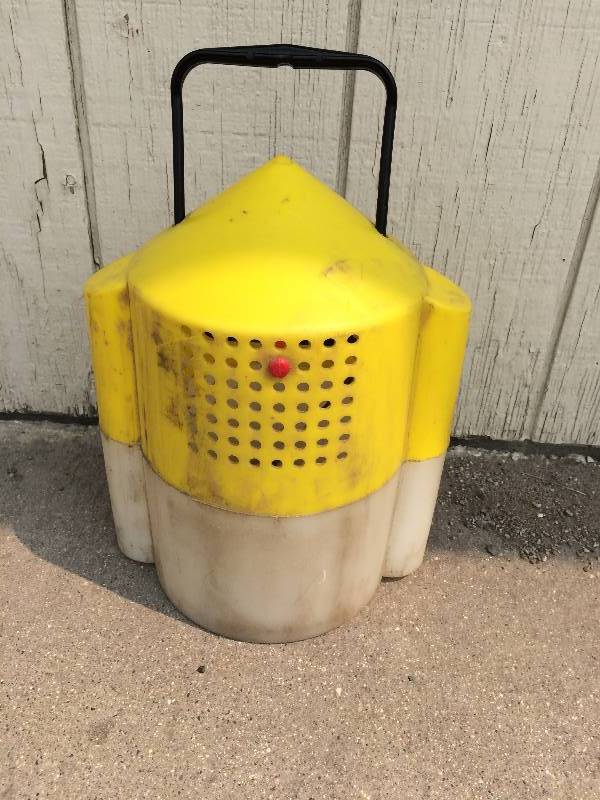 lot 41 image: Minnow Bucket