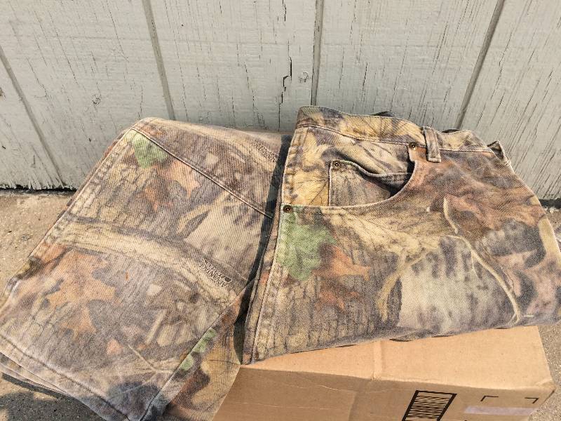 lot 49 image: Camouflage Pants