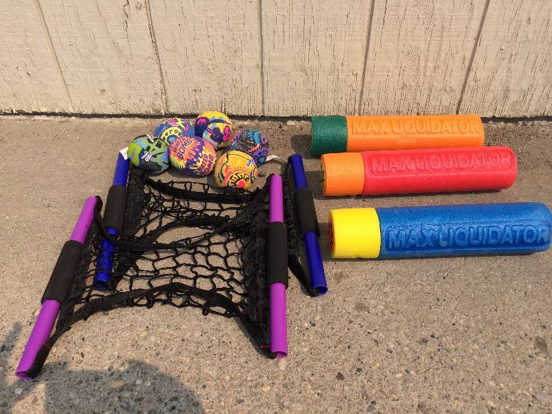 lot 15 image: Assorted Water Toys