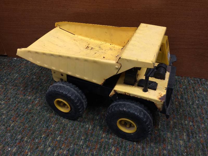 lot 17 image: Tonka Dump Truck