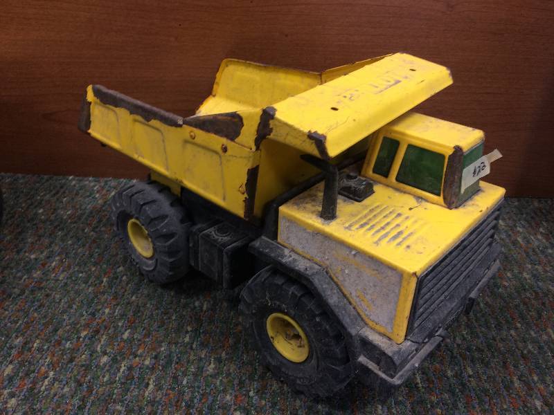 lot 18 image: Tonka Dump Truck