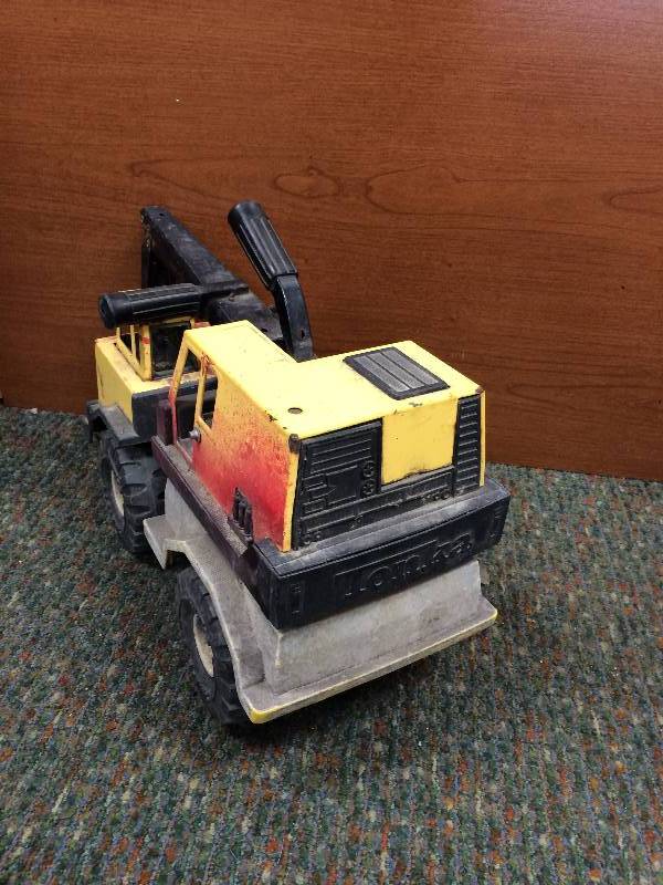 lot 20 image: Tonka Backhoe
