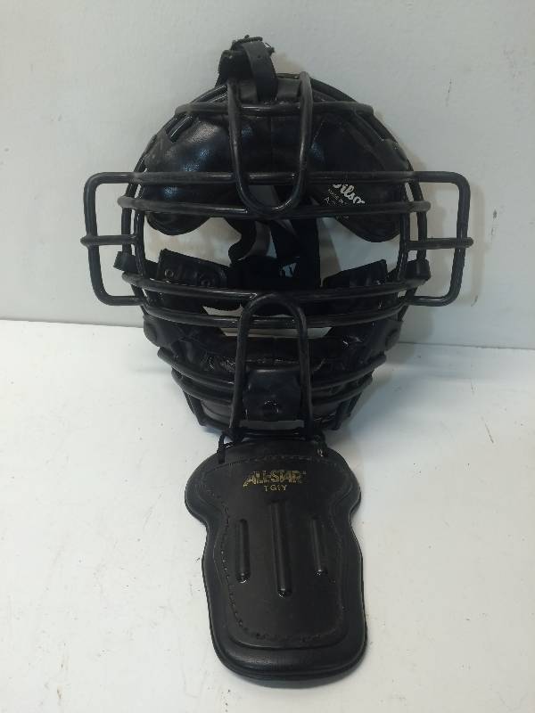 lot 34 image: Umpire Mask