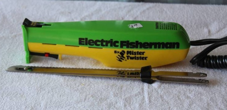 lot 6 image: Mister Twister Electric Fisherman Knife