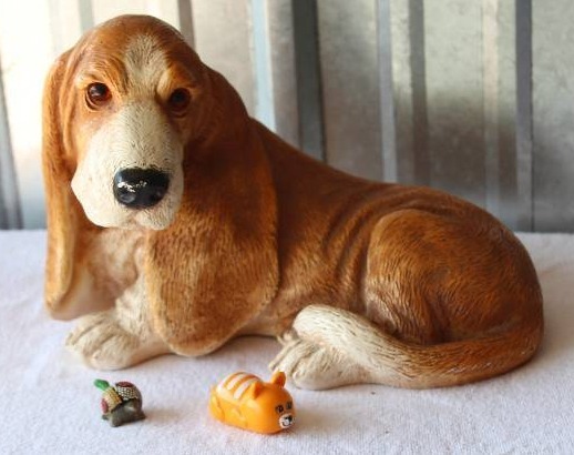 lot 9 image: Cute Ceramic Dog & Tiny Friends