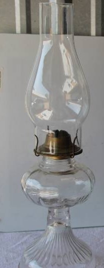 lot 13 image: Beautiful Vintage Oil Hurricane Lamp by Eagle