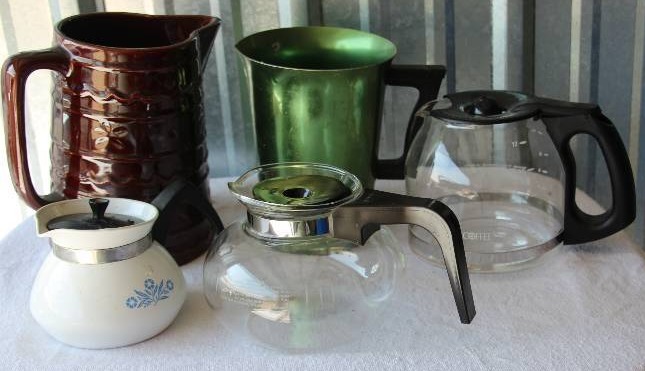 lot 14 image: Pitchers & Carafes