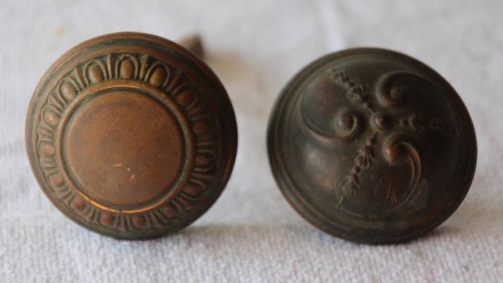 lot 17 image: Two Vintage Doorknobs