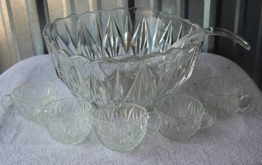 lot 24 image: Square Punch Bowl Set