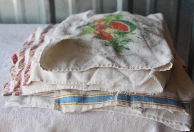 lot 35 image: Terrycloth Kitchen Towels