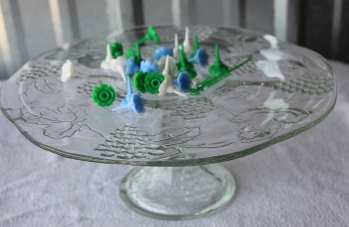 lot 48 image: Glass Pedestal Cake Plate