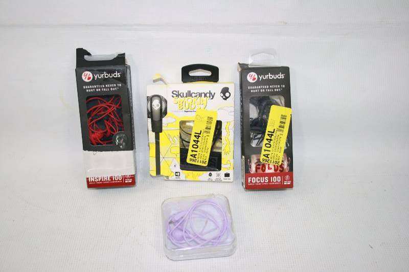 Lot of 4 ear buds