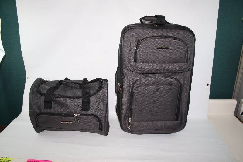 Stanton Grey Rolling suitcase set