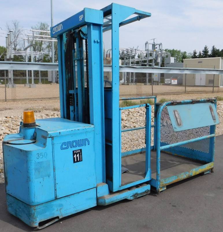 Crown SP36TL Order Picker Manlift