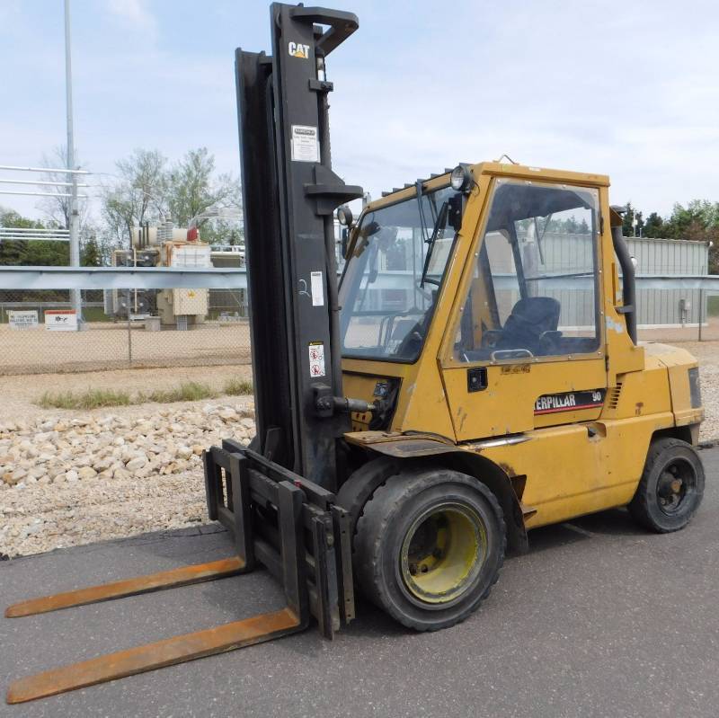 9000lb Cat DPL40 Forklift