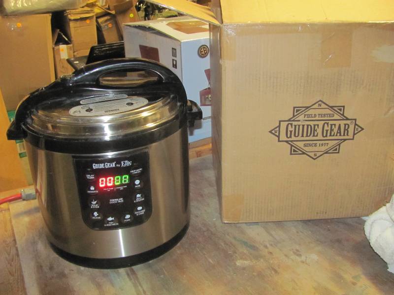 lot 7 image: Pressure Cookers
