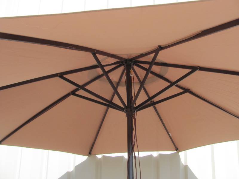 lot 19 image: Lawn & Patio