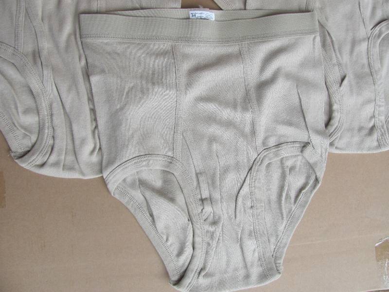 lot 31 image: Apparel