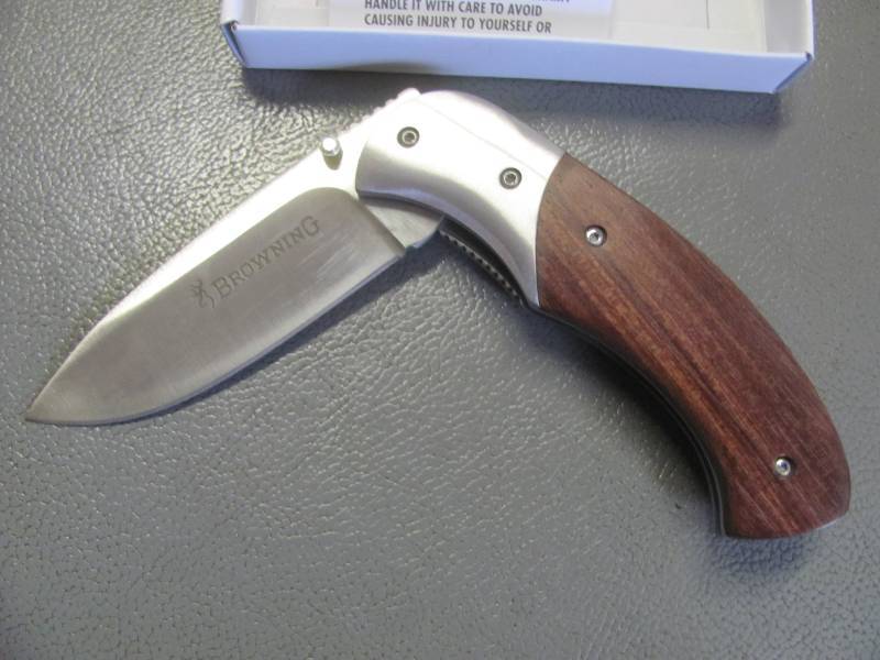 lot 34 image: Knives