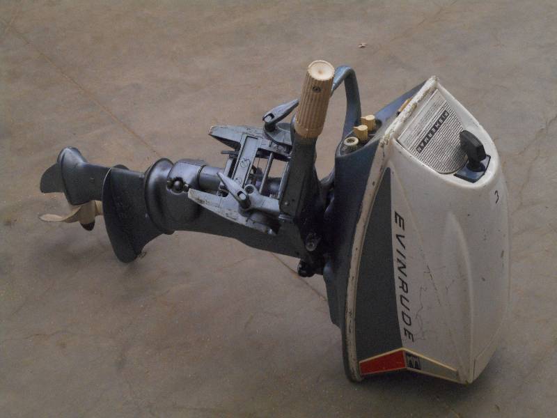 lot 3 image: Evinrude Fisherman 5.5HP Short Shaf...