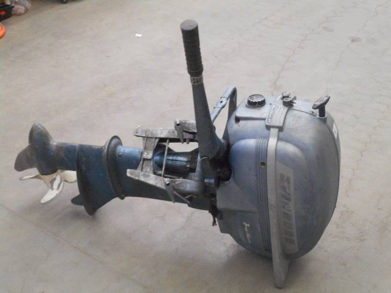 lot 4 image: Evinrude Big Twin 25HP Short Shaft ...