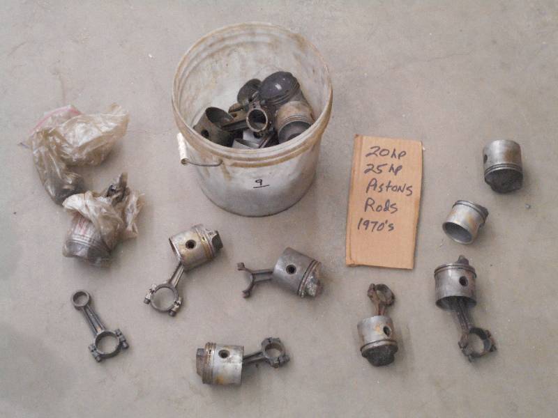 lot 9 image: Bucket Of 20HP & 25HP Piston Rods F...