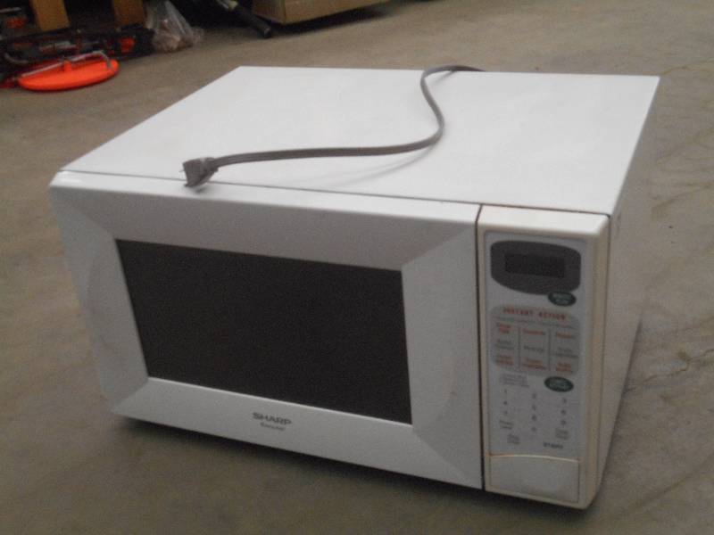 lot 23 image: Sharp Carousel Microwave ...